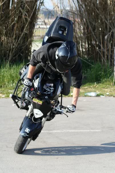 Name:  AaronBarcelonaStoppie180.jpg
Views: 180
Size:  49.7 KB